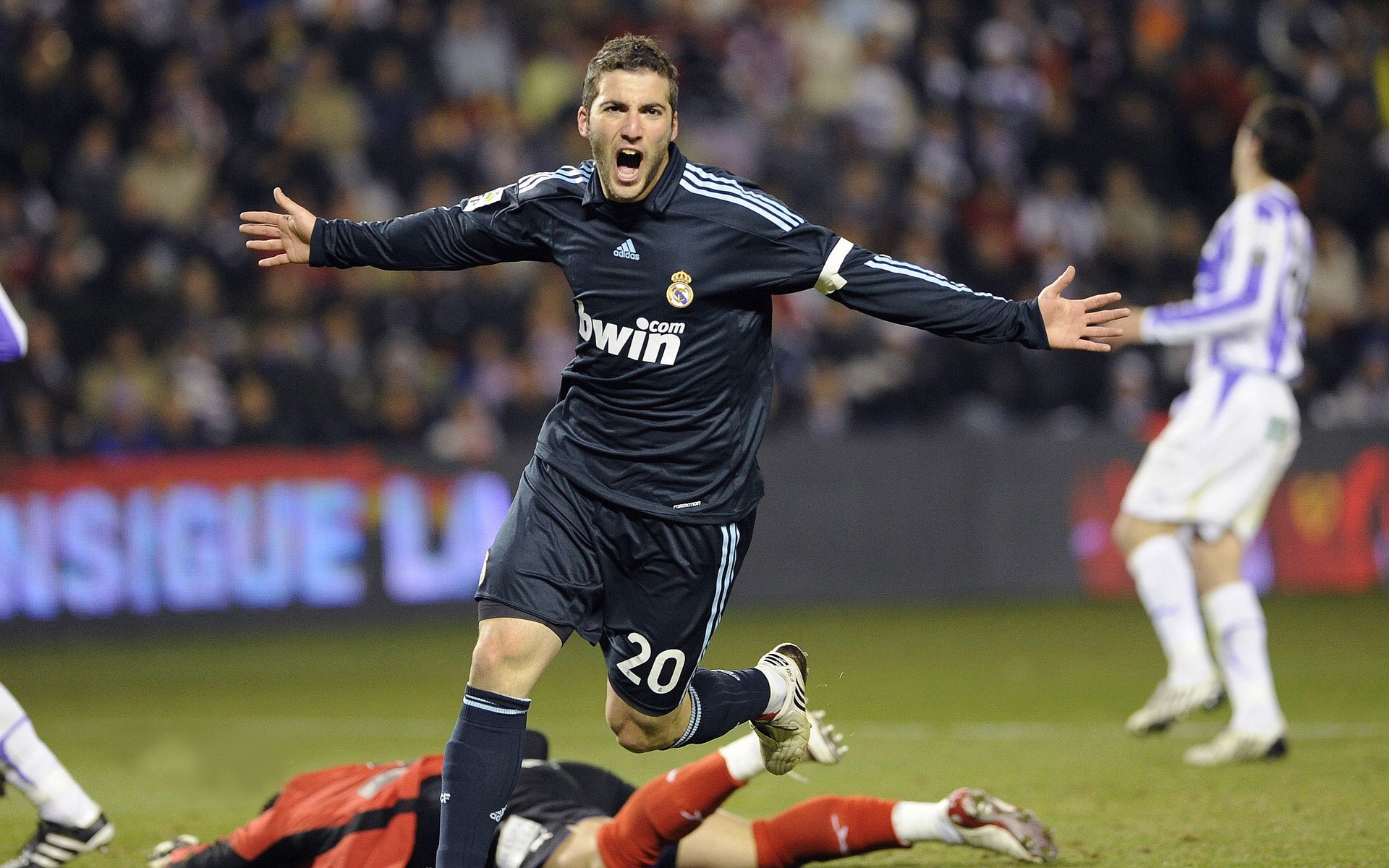 西甲争冠风云：巴萨与马竞的直接对话，巴萨跟马竞